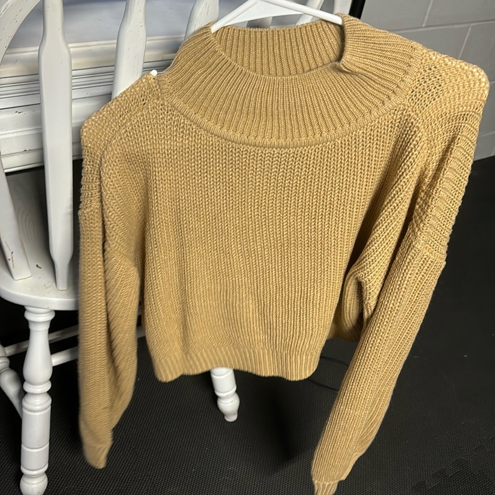 Cropped knitted sweater